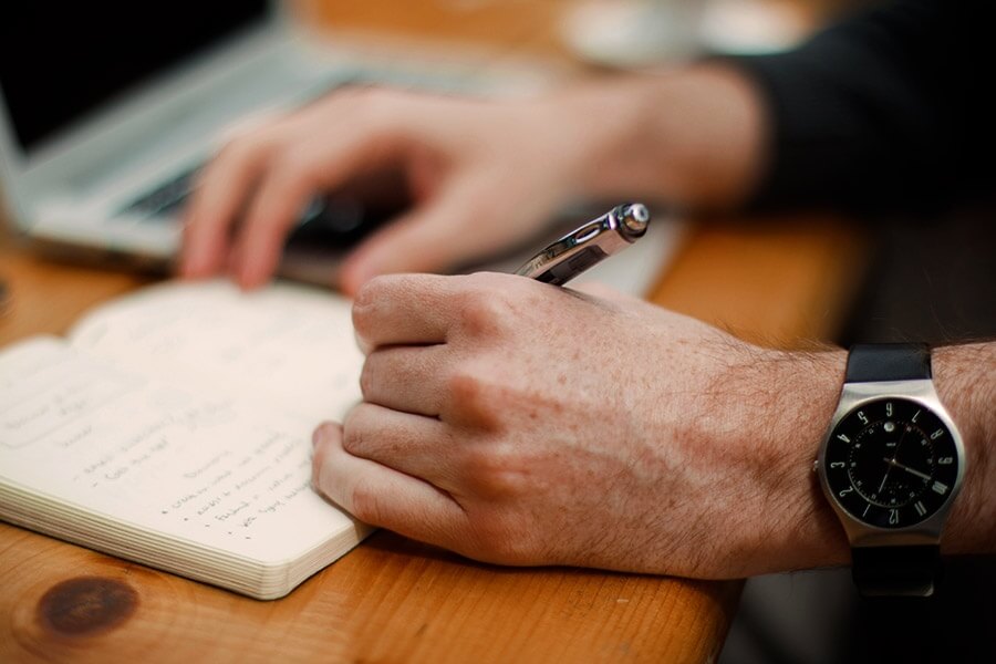 Como usar lapiseiras personalizadas para fixar sua marca